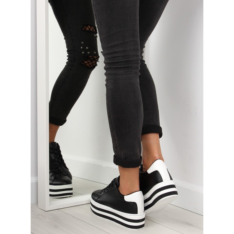 Tênis preto preto com sola alta 1