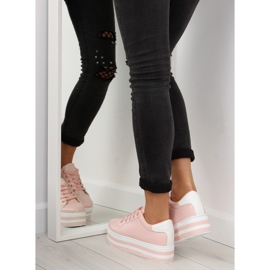 Tênis rosa rosa em uma sola alta 2