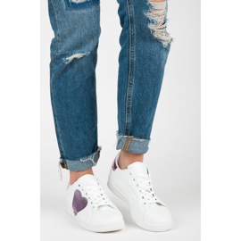 Tênis branco com coração roxo 1