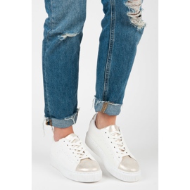 Tênis com estampa de cobra amarrado branco 1