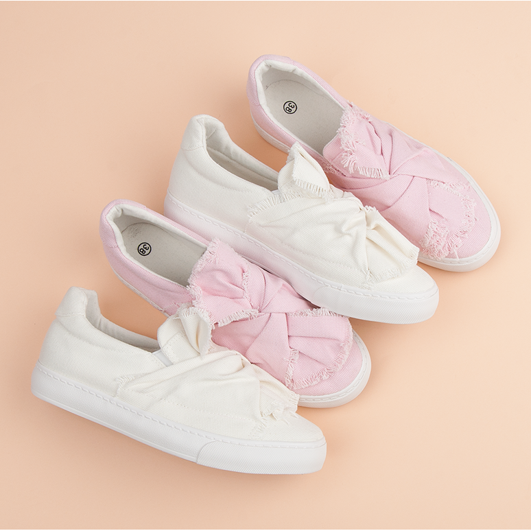 Tênis slip-on com laço rosa 1