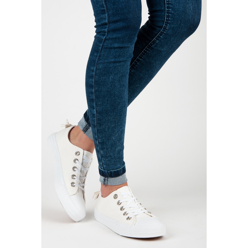 Tênis branco com laço 2