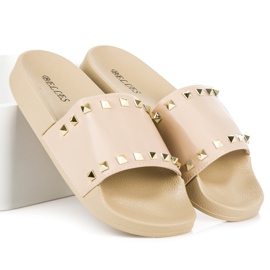 Chinelos bege com strass 1 Chinelos bege com strass 1