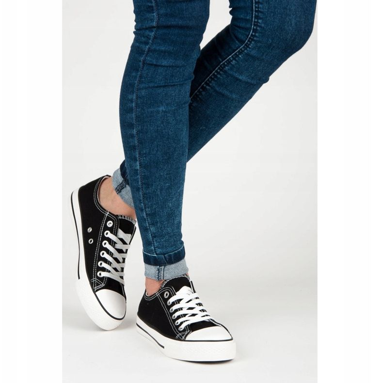 Tênis pretos clássicos femininos 2