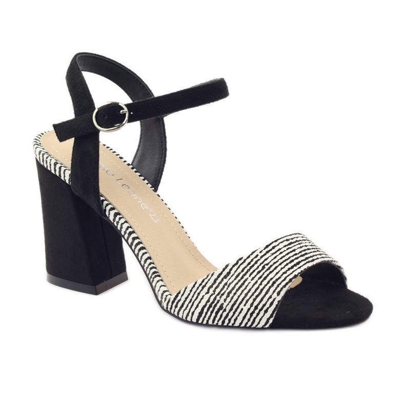 Sandálias no poste Sergio Leone 820 com listras branco preto 1