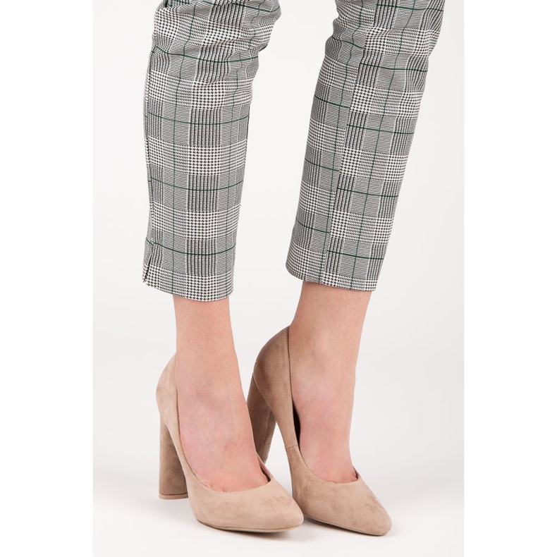 Ideal Shoes Bombas elegantes no poste marrom 2