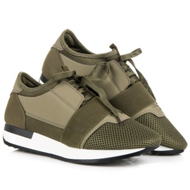 Tênis esportivo com salto verde 1 Tênis esportivo com salto verde 1