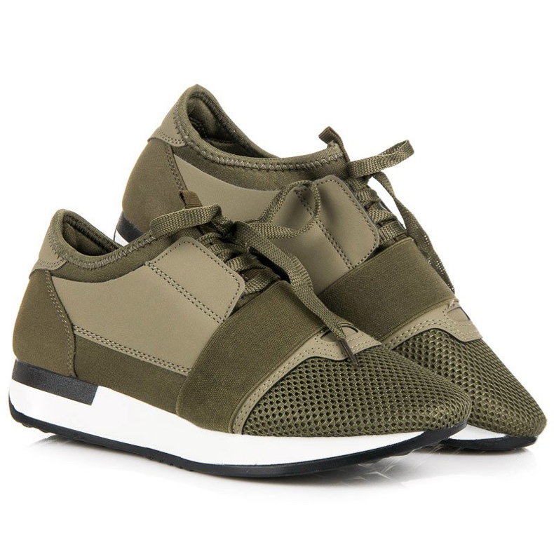 Tênis esportivo com salto verde 1