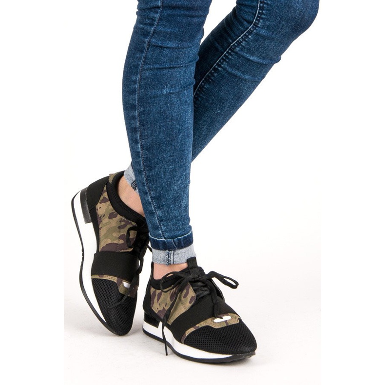 Tênis esportivo com salto preto castanho verde 1