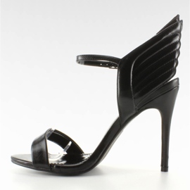 Sandálias em um pino com asas LT65 Preto 2