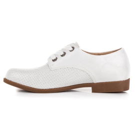 Renda Sapatos elegantes na encadernação branco 1