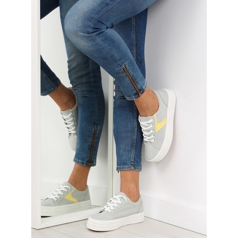 Tênis cinza em uma sola alta K1831401 Gris 1