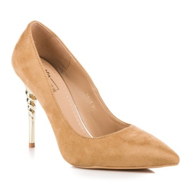 Saltos de camurça marrom castanho 1