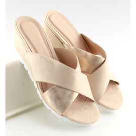 Chinelos cor de rosa em um rosa de cunha baixa Y-8219 Rosa 2