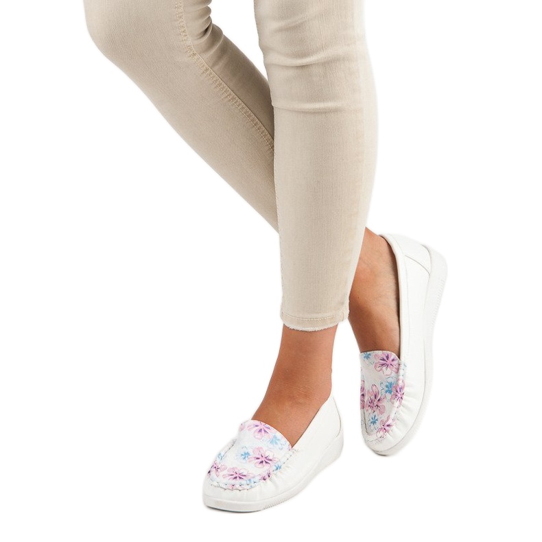 Tullo Mocassins brancos com flores 2 Tullo Mocassins brancos com flores 2