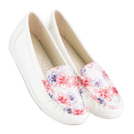 Tullo Mocassins brancos com flores 1 Tullo Mocassins brancos com flores 1