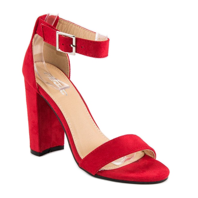 Sandálias clássicas em um bar vermelho 2