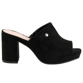 Milaya chinelos no poste preto 2