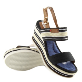 Sandália preta com salto de cunha D-37 preta preto 2 Sandália preta com salto de cunha D-37 preta preto 2