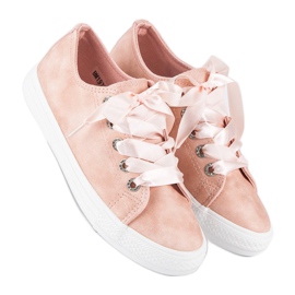 Tênis da moda com uma ligação rosa 1