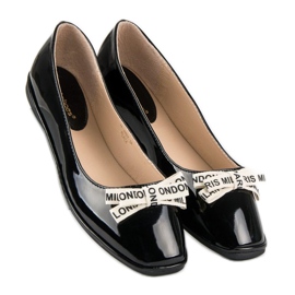 Ideal Shoes bailarinas lacadas a preto 1