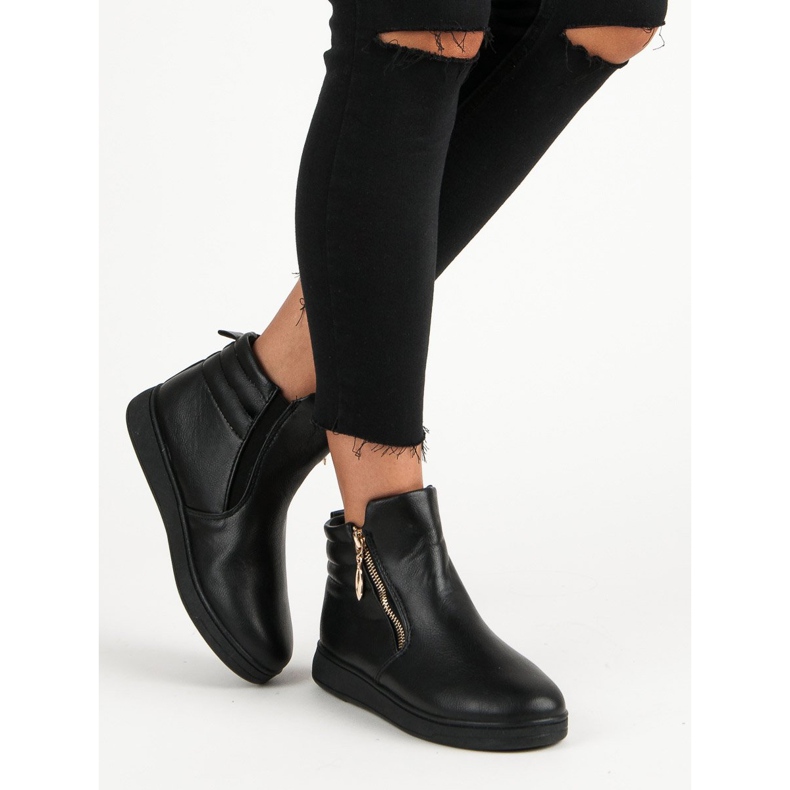 Tênis preto acima do tornozelo 1