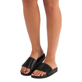 Chinelos pretos elegantes 2