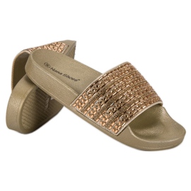 Chinelos dourados elegantes 2