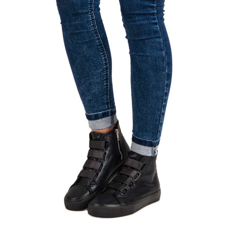 Tênis preto com elástico 1