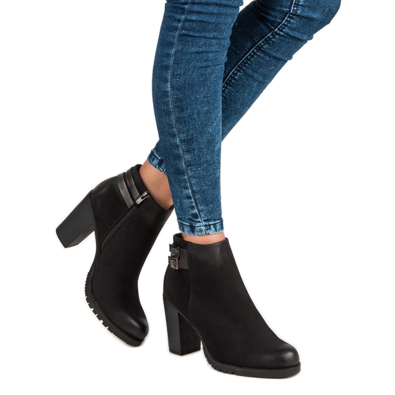 Show It Botas clássicas no poste preto 2