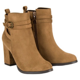 Corina Botas elegantes de salto alto castanho 1