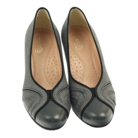 Gray Espinto bombeia no poste cinza 4