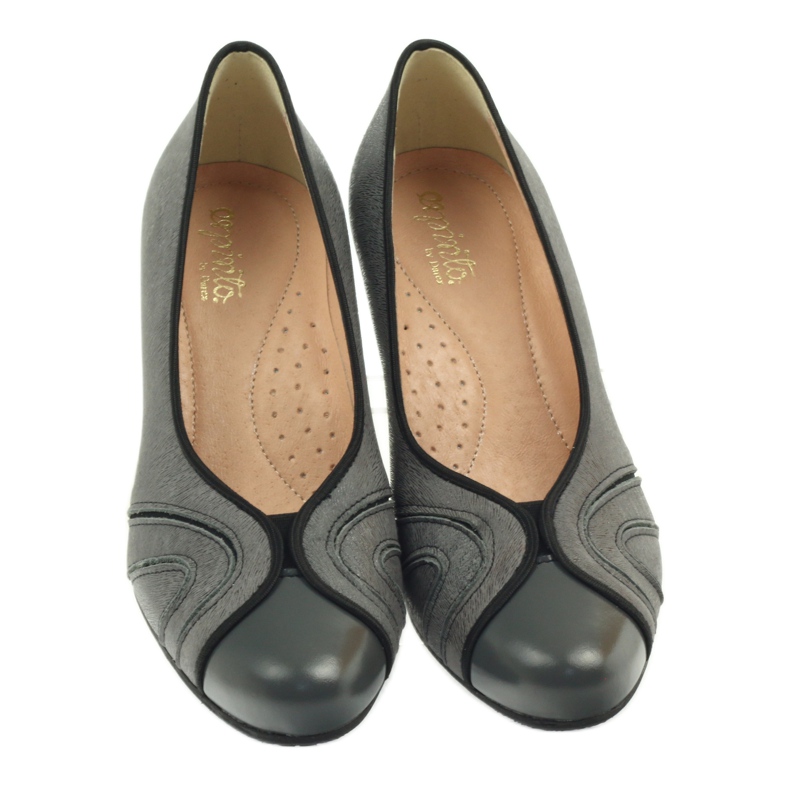 Gray Espinto bombeia no poste cinza 4