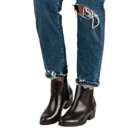 Corina Botas Chelsea escuras cor de vinho com salto alto preto vermelho 2