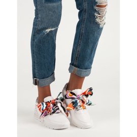 Tênis amarrados da moda branco 1