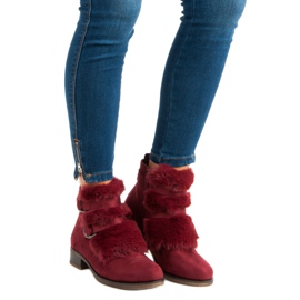 Botas marrons com pele preto vermelho 1