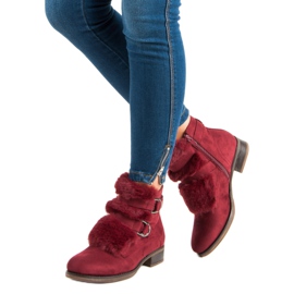 Botas marrons com pele preto vermelho 2