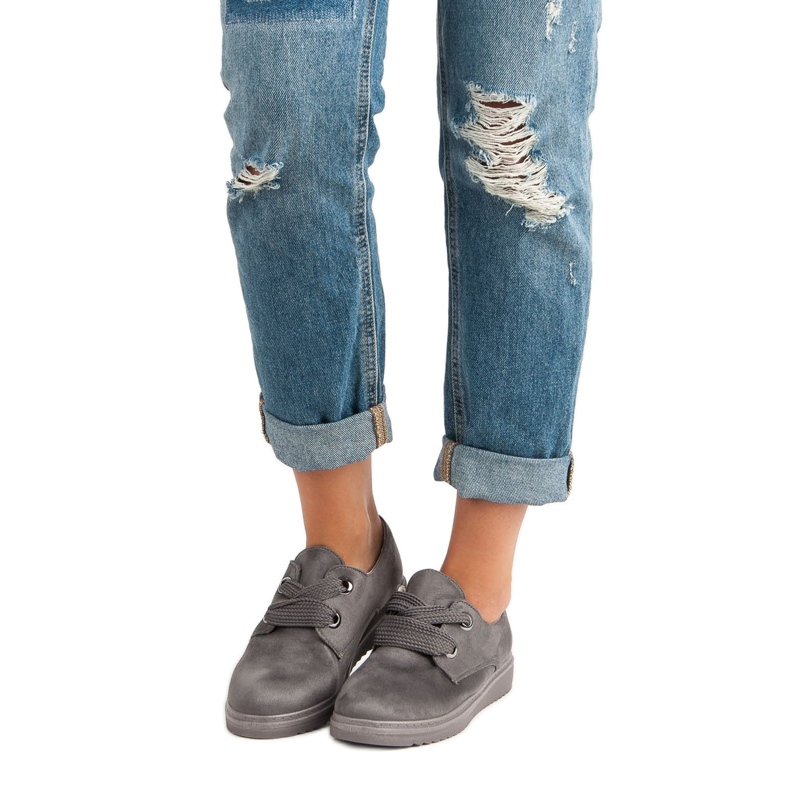 Tênis com atacadores de camurça cinza 1