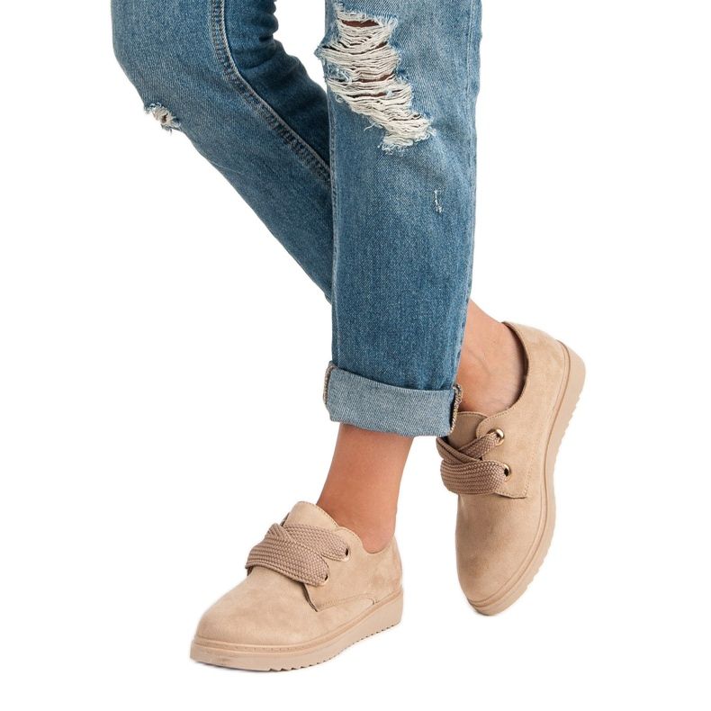 Tênis de camurça com cordões castanho 2