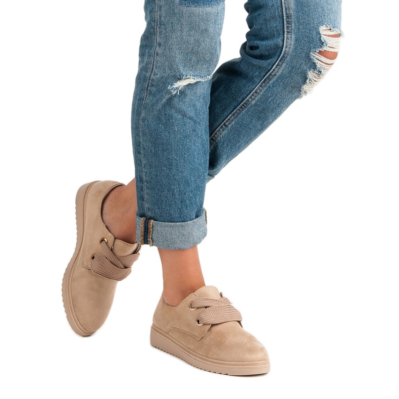 Tênis de camurça com cordões marrom 1