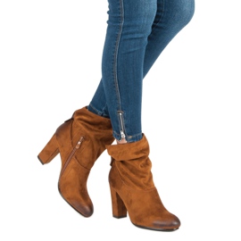 Botins de camurça em poste vinceza castanho 2