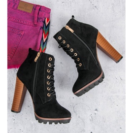 Botas pretas amarradas no tornozelo preto 1