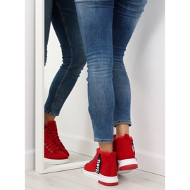 Tênis com isolamento vermelho vermelho 2018-67 2