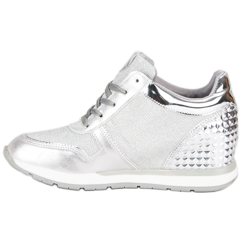 Tênis prateados, tênis cinza 1