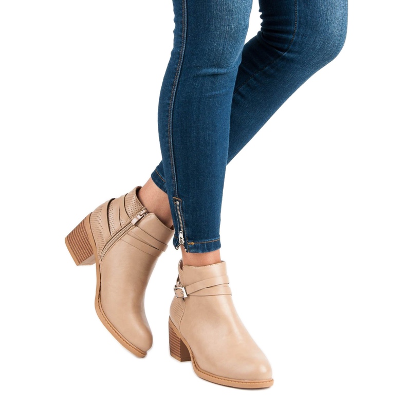 Abloom Botas bege no poste 1 Abloom Botas bege no poste 1