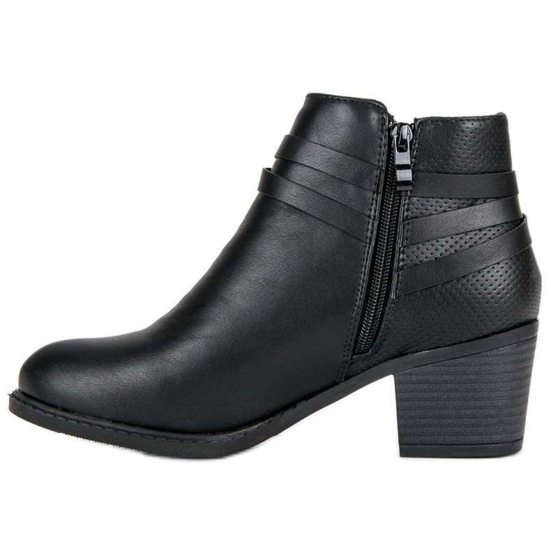Abloom Botas pretas em um poste preto 1 Abloom Botas pretas em um poste preto 1
