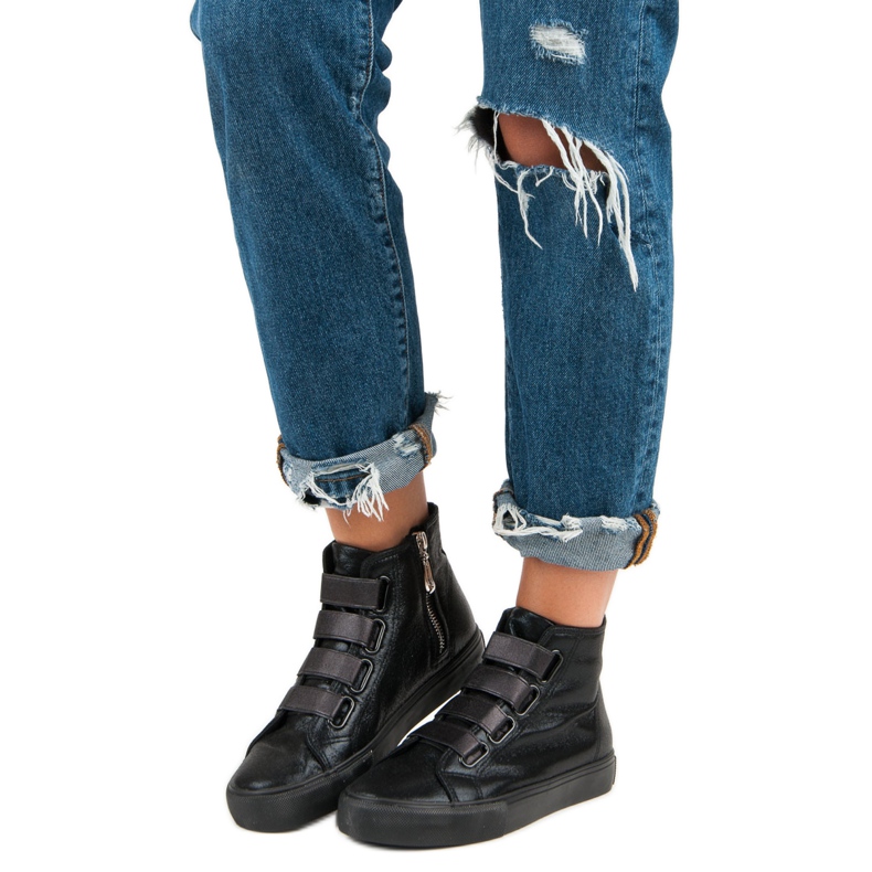 Tênis preto acima do tornozelo 1