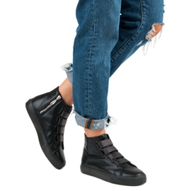 Tênis preto acima do tornozelo 2