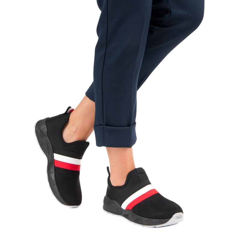 Tênis de encaixe preto 2