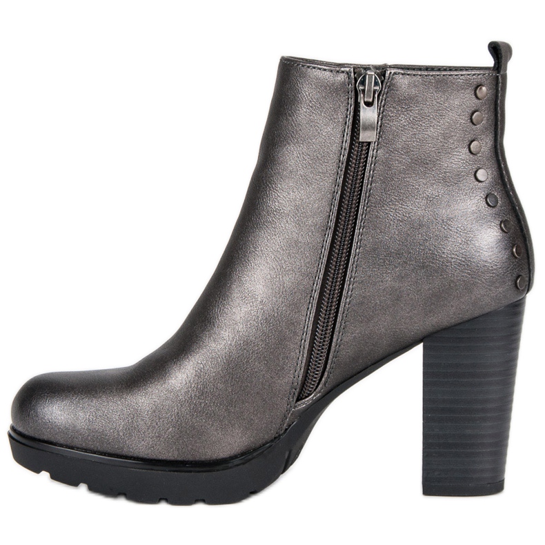 Filippo Botas de grafite no poste cinza 1